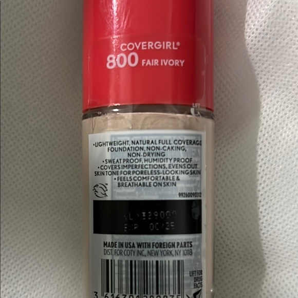 COVERGIRL Cream Foundation Long-Lasting Formula Fair Ivory - Picture 3 of 3